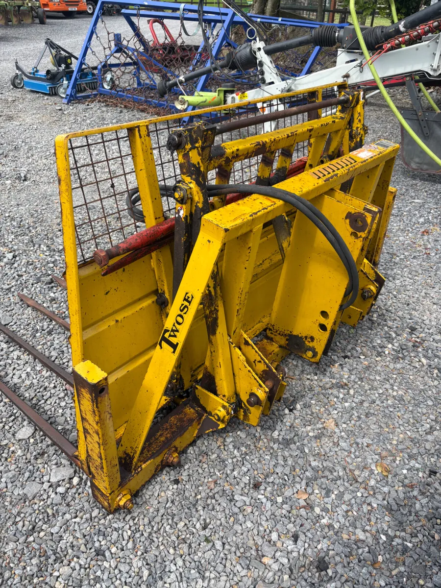 Twose push off Buckrake - Image 2