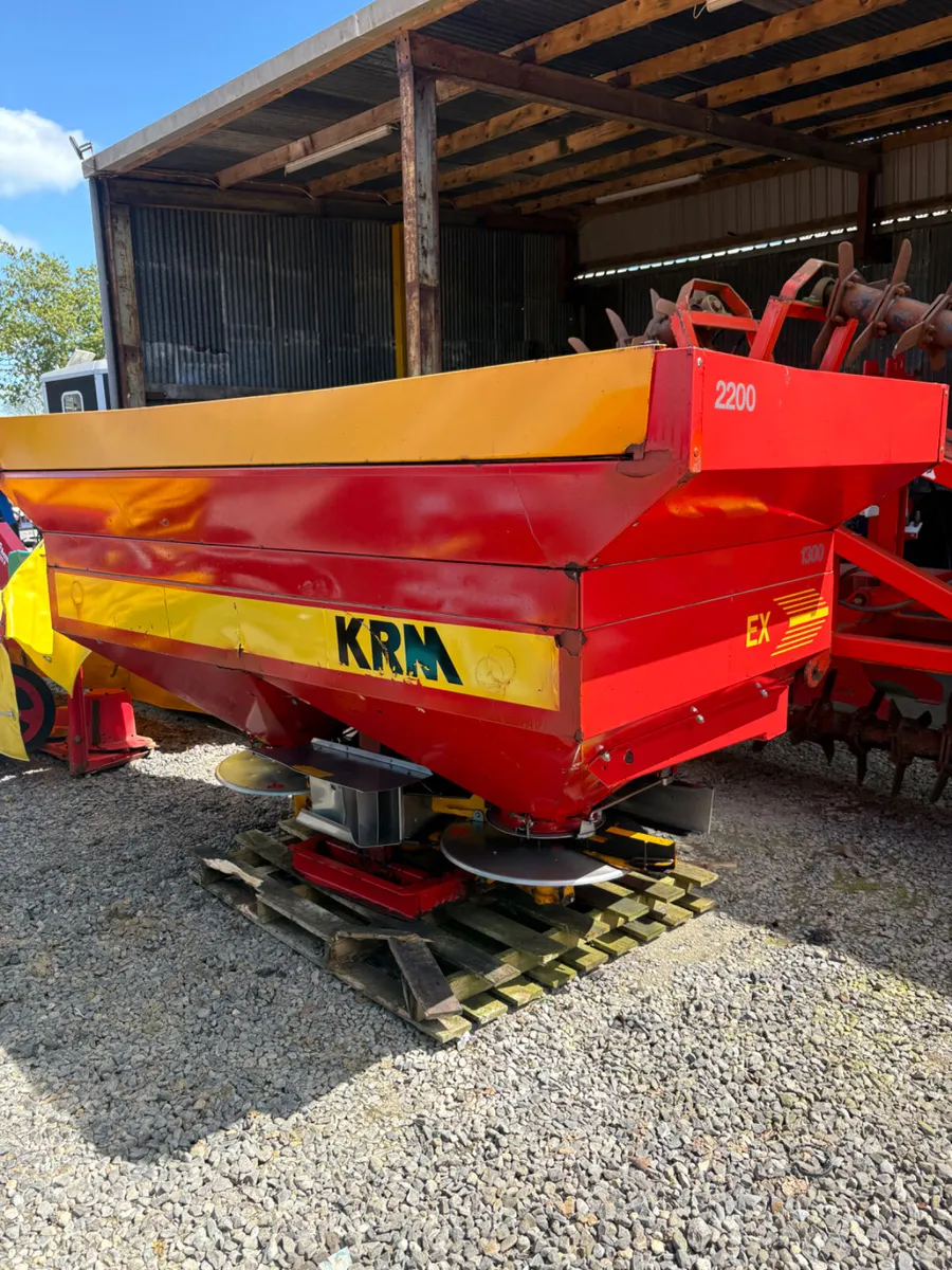 LRM Bogbelle fertiliser spreader - Image 1