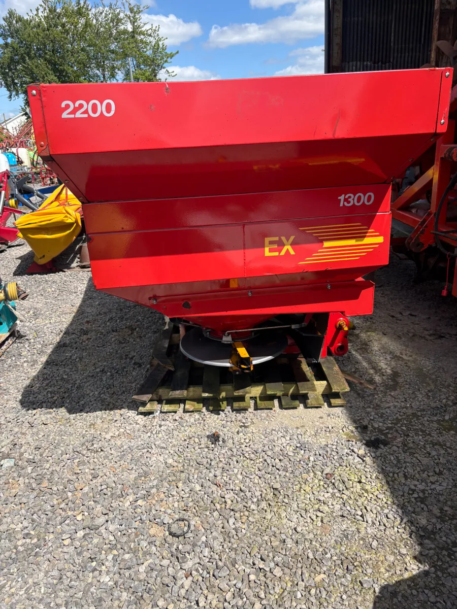 LRM Bogbelle fertiliser spreader - Image 3