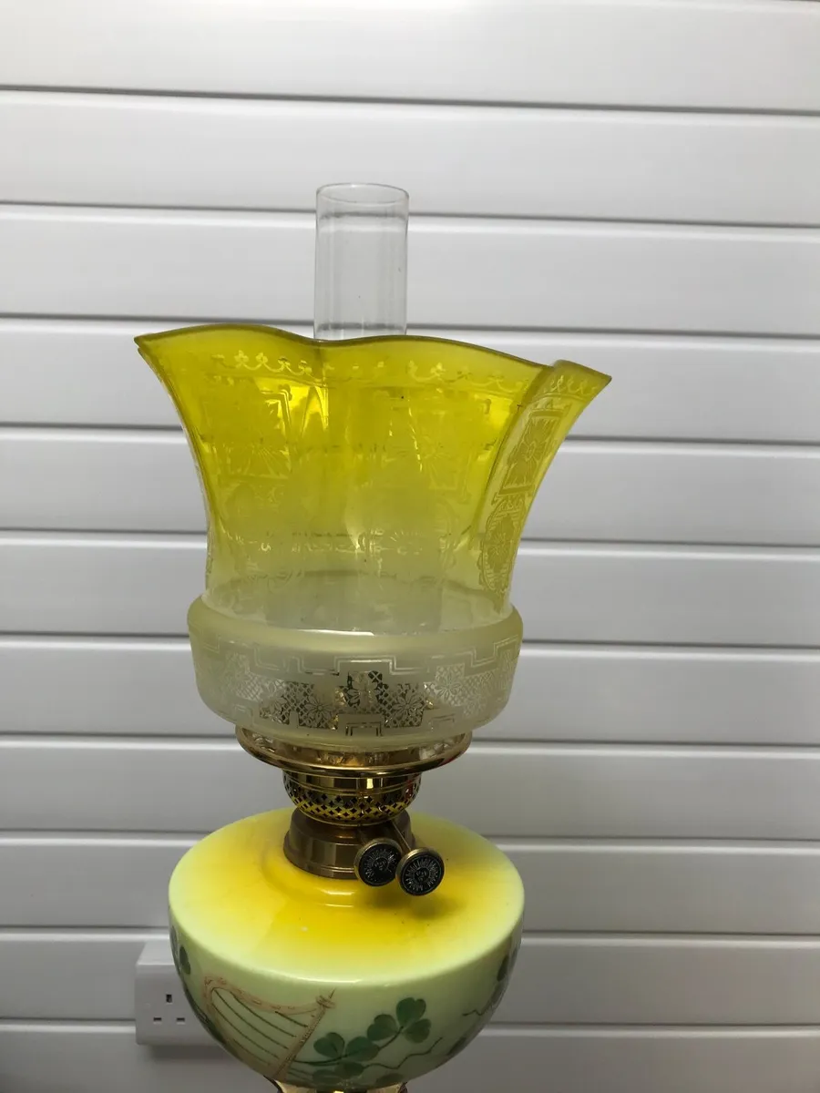 Antique oil lamp - Image 2