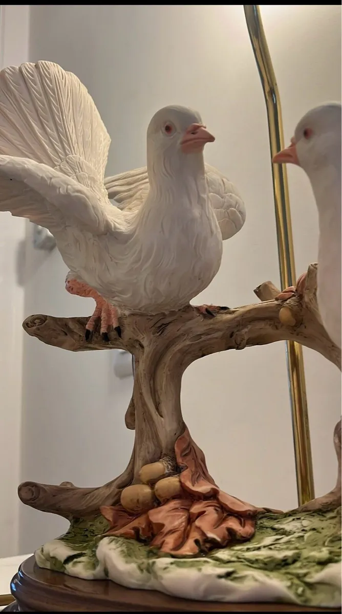 Vintage lamp two white porcelain doves. - Image 3