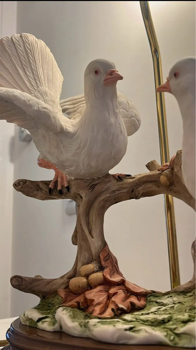 Vintage lamp two white porcelain doves. - Image 4