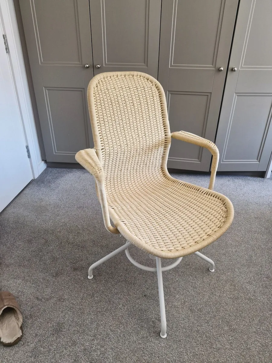 Office chair - Image 1