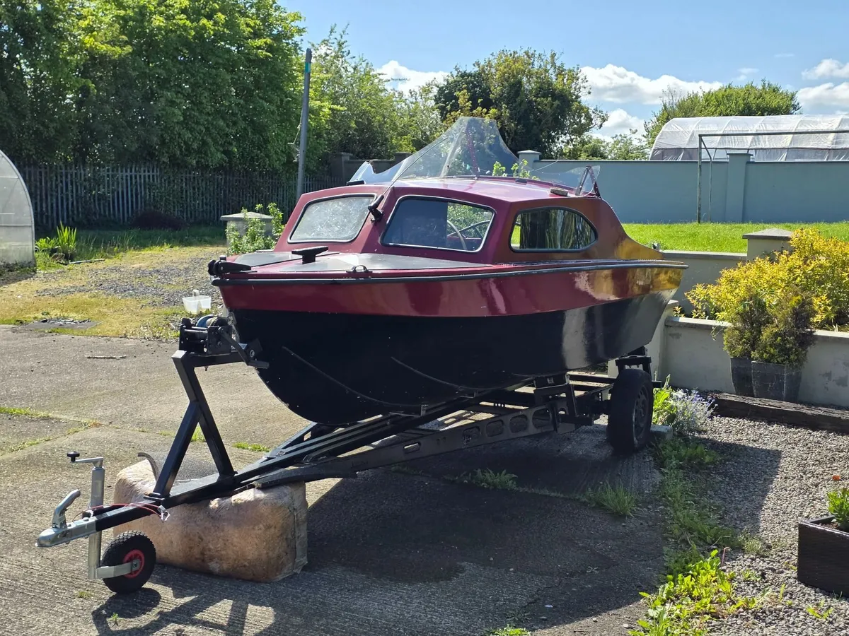 14 Foot boat with engine and trailer - Image 3