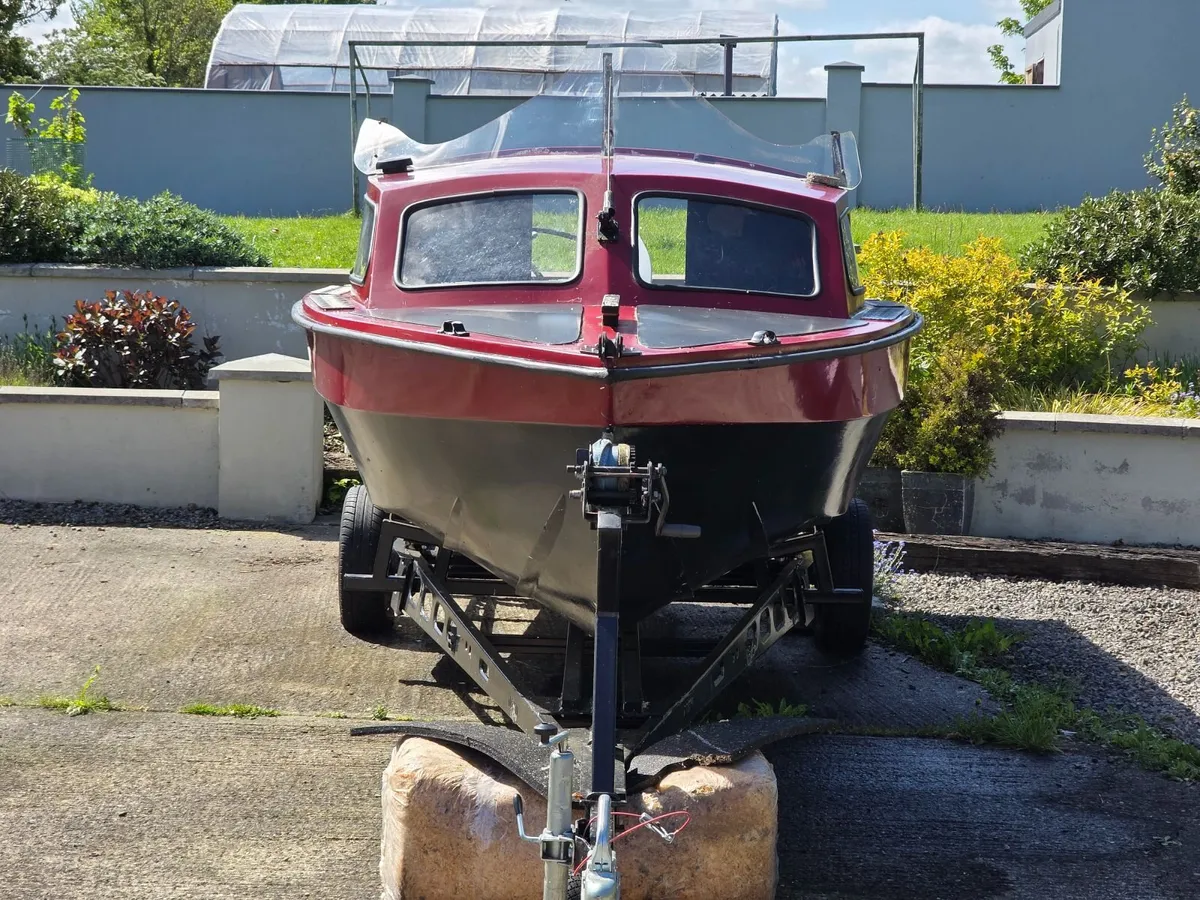 14 Foot boat with engine and trailer - Image 2