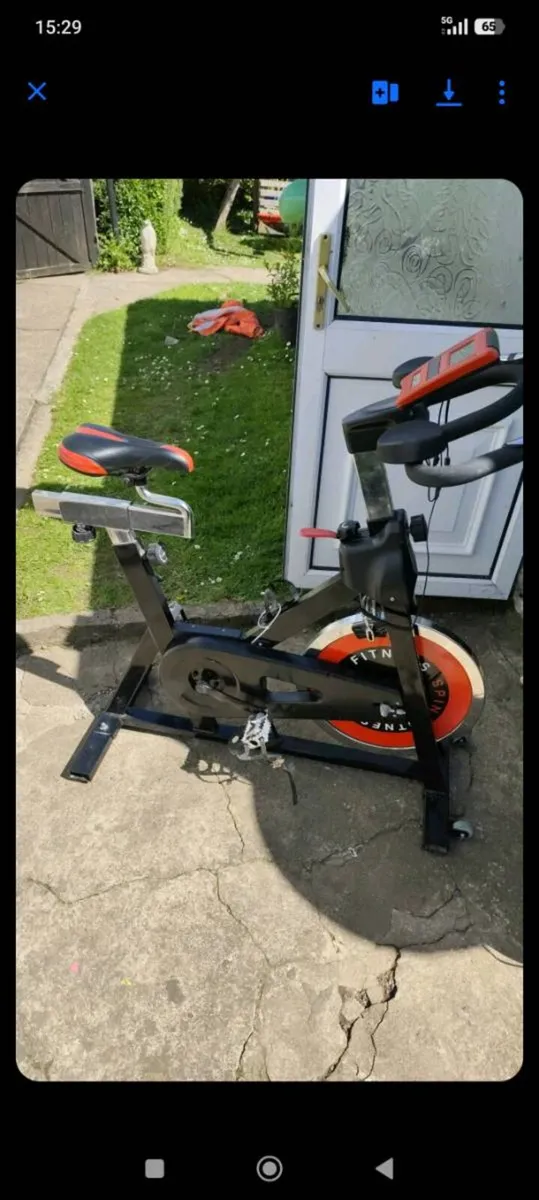 spinning bike and punching bag - Image 1