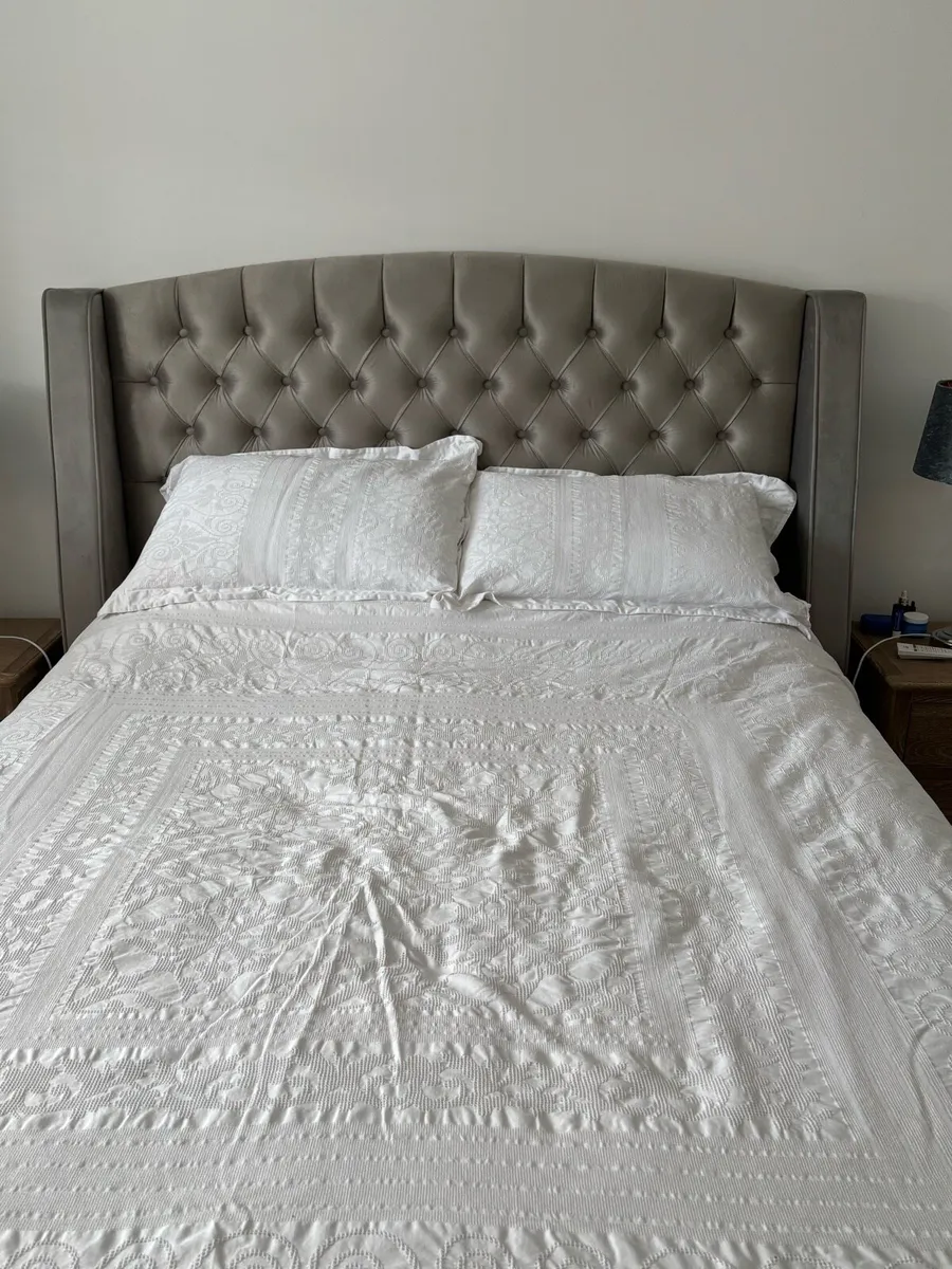 King ottoman bed - Image 1