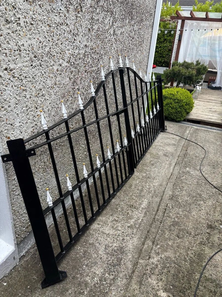 Gates - Image 1