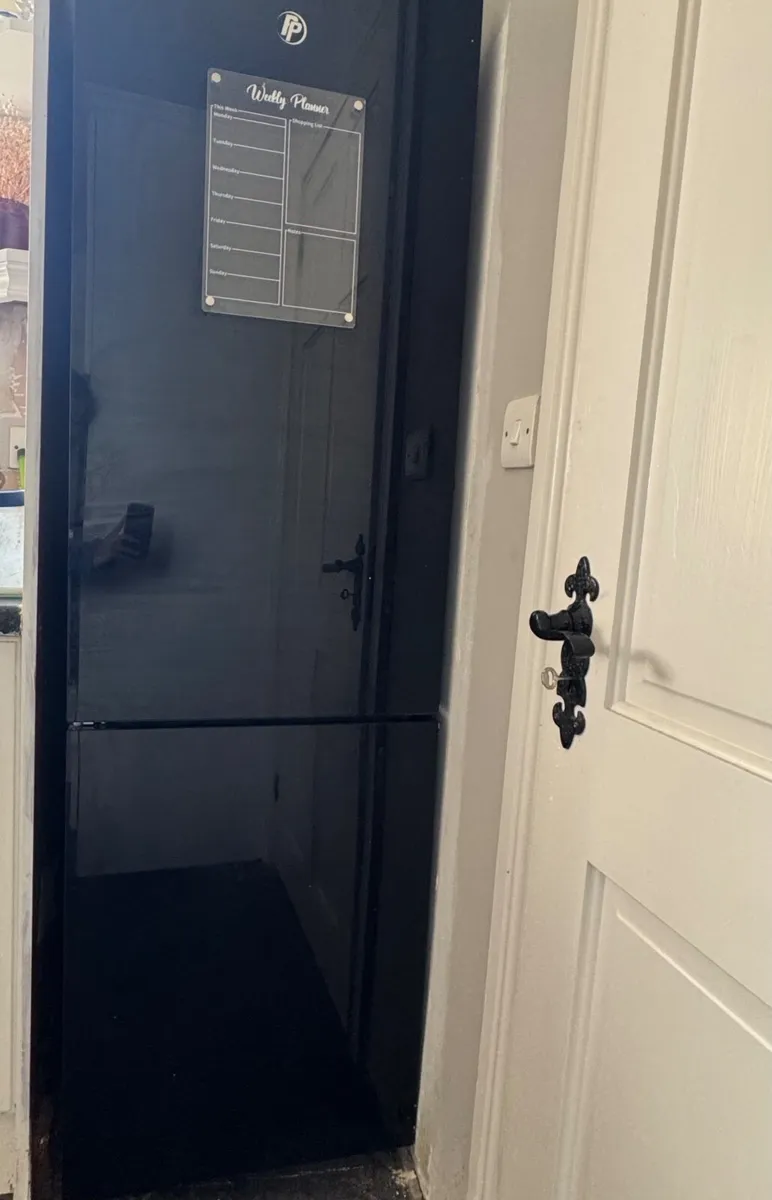Powerpoint Smart Frost Black Fridge Freezer 262L - Image 1