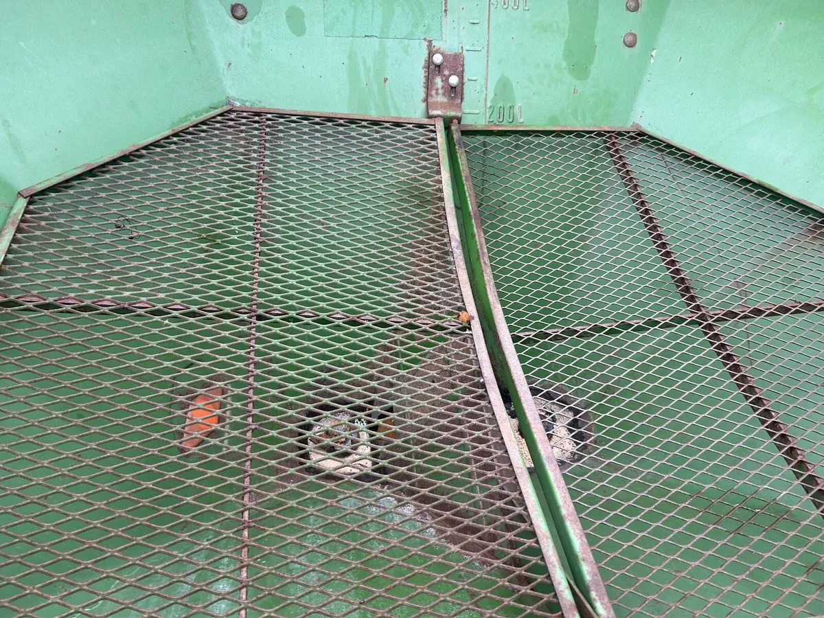 Farm machinery- fertiliser sower, linkbox and rake - Image 3