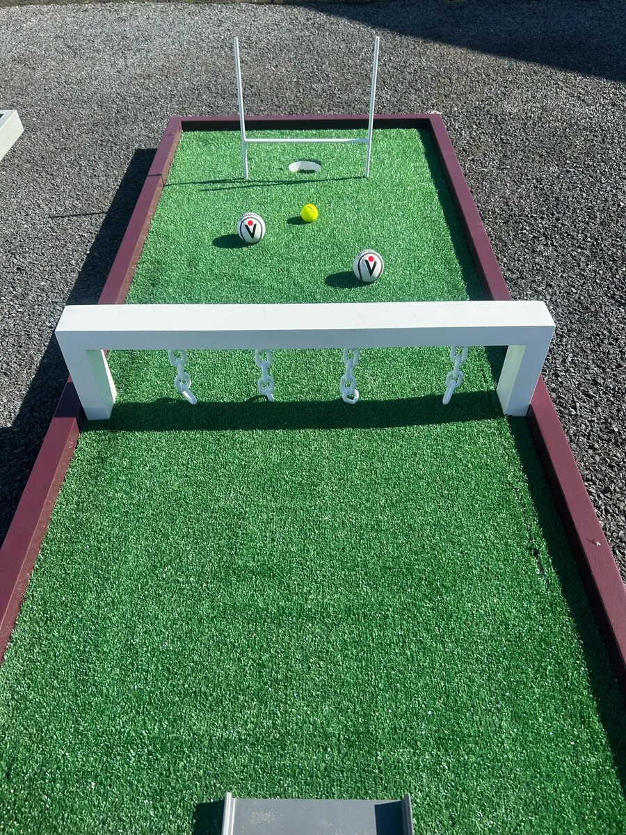 Golf obstacle/ Bouncing castle - Image 2