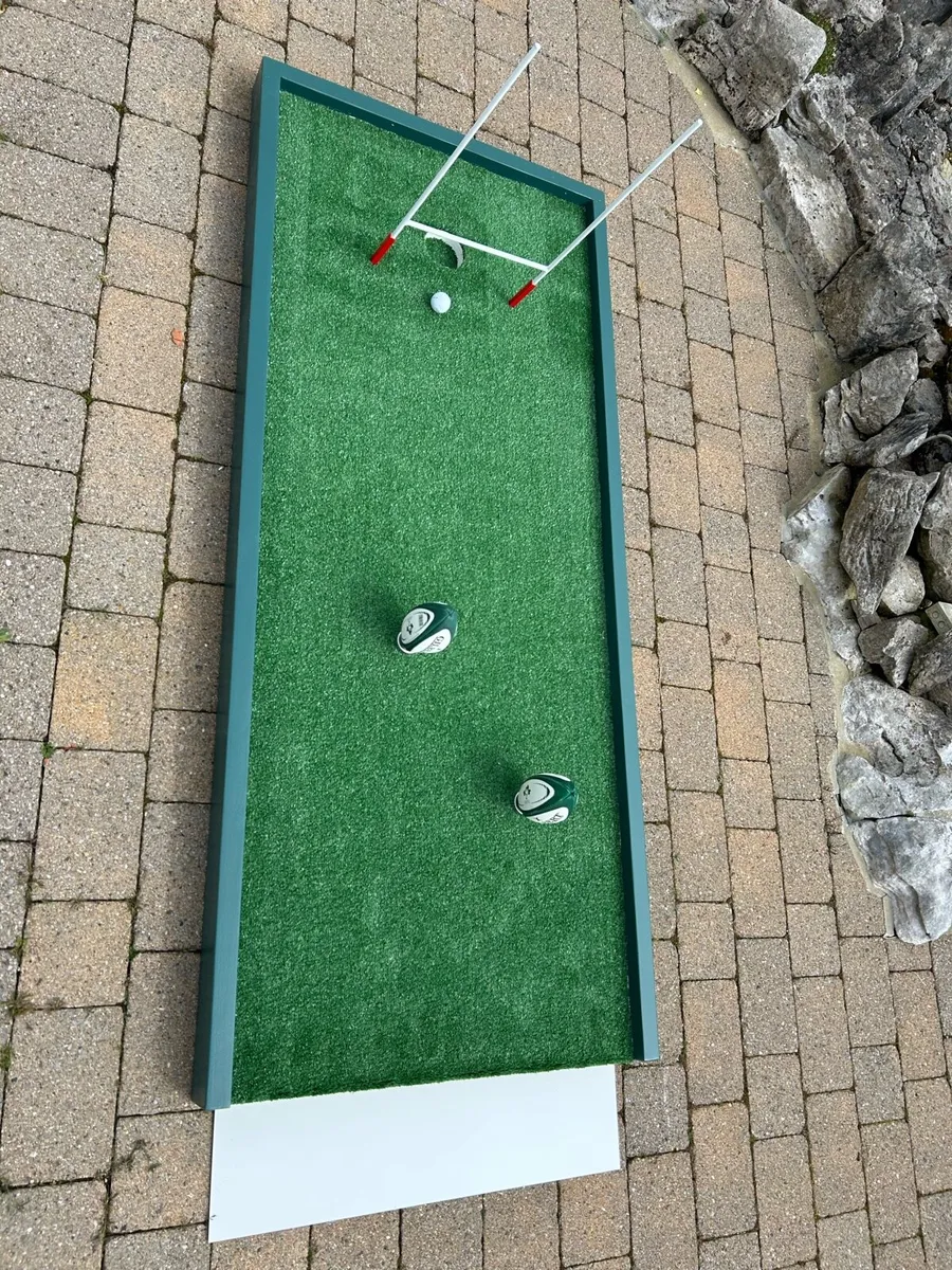 Golf obstacle/ Bouncing castle - Image 4