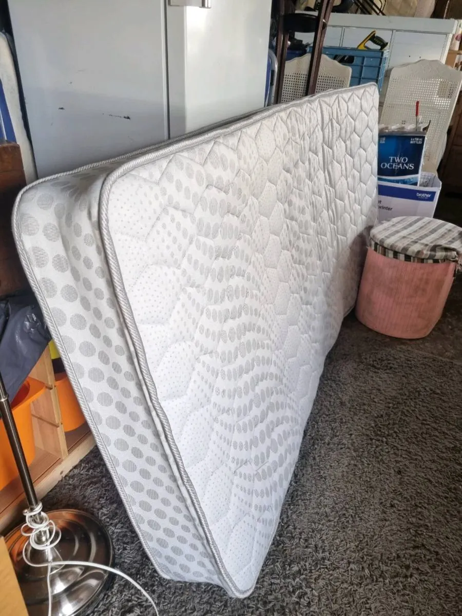 Single bed with mattress - Image 2