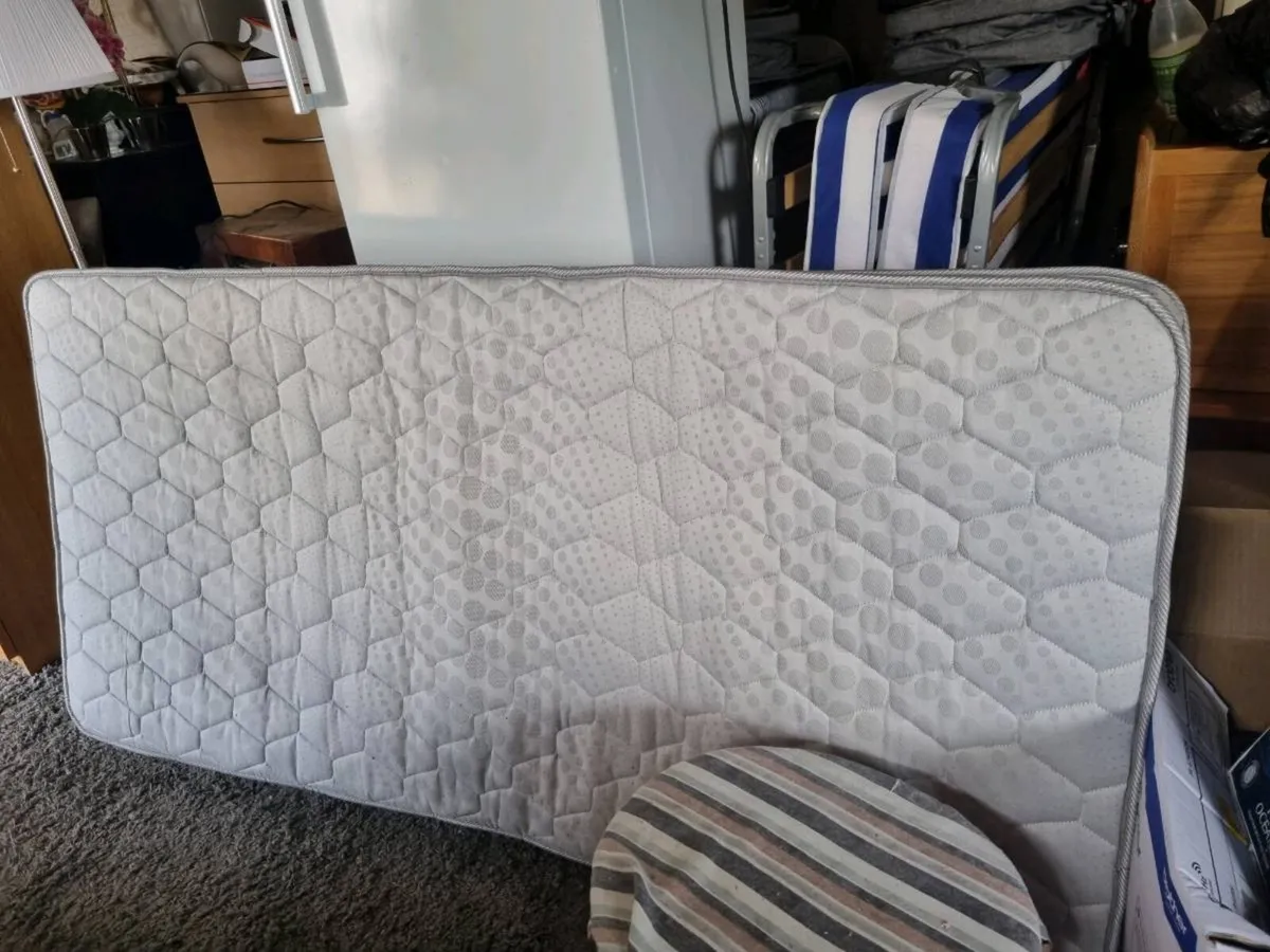 Single bed with mattress - Image 3