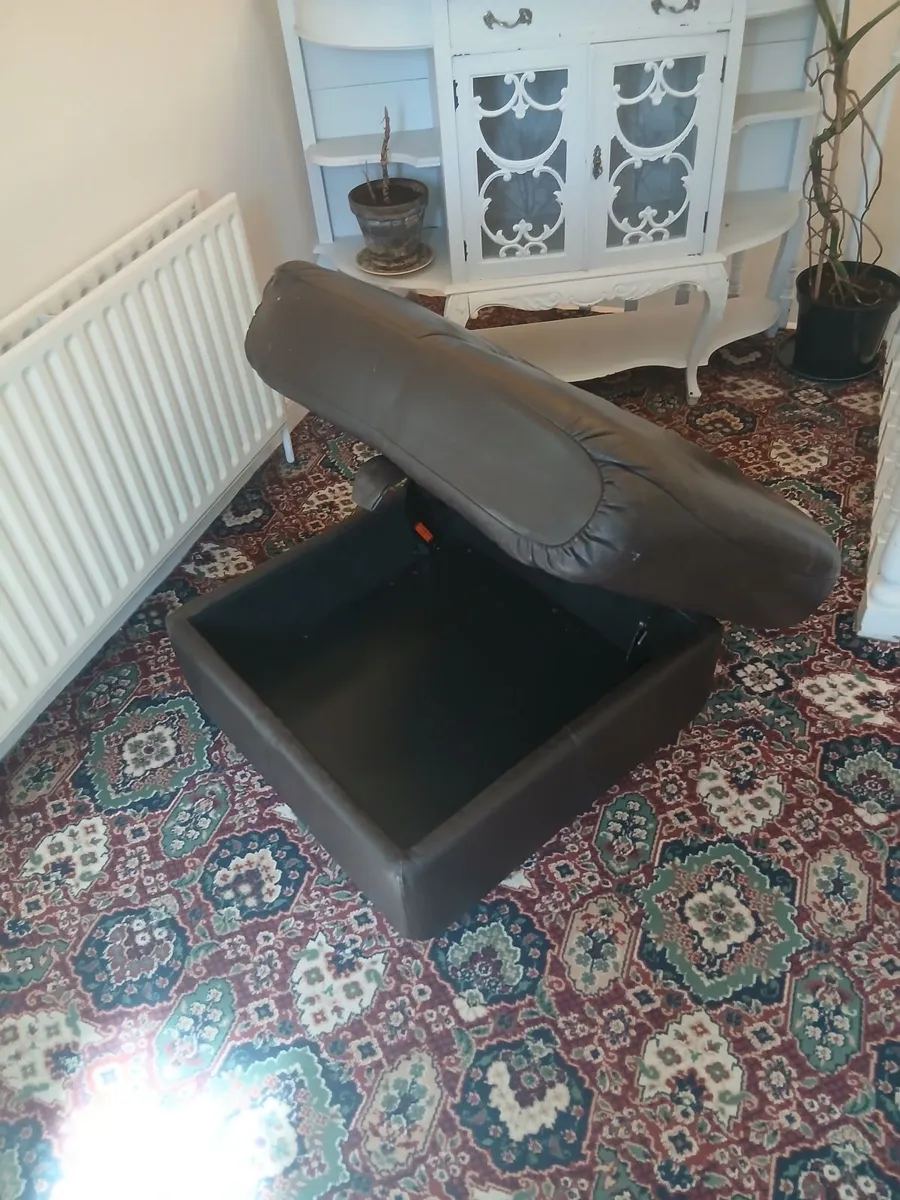Large american leather otteman pouffe - Image 2