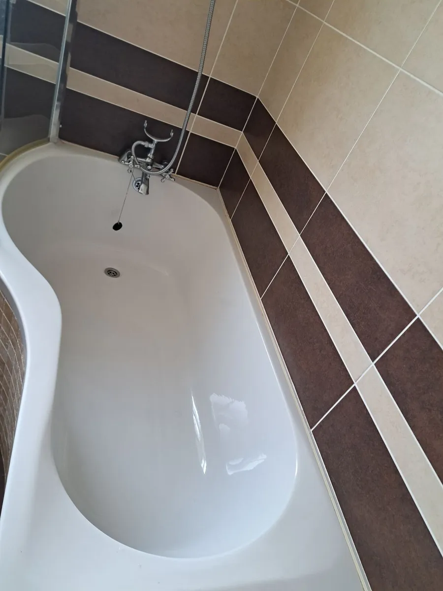B-shaped Shower Bath - Image 1
