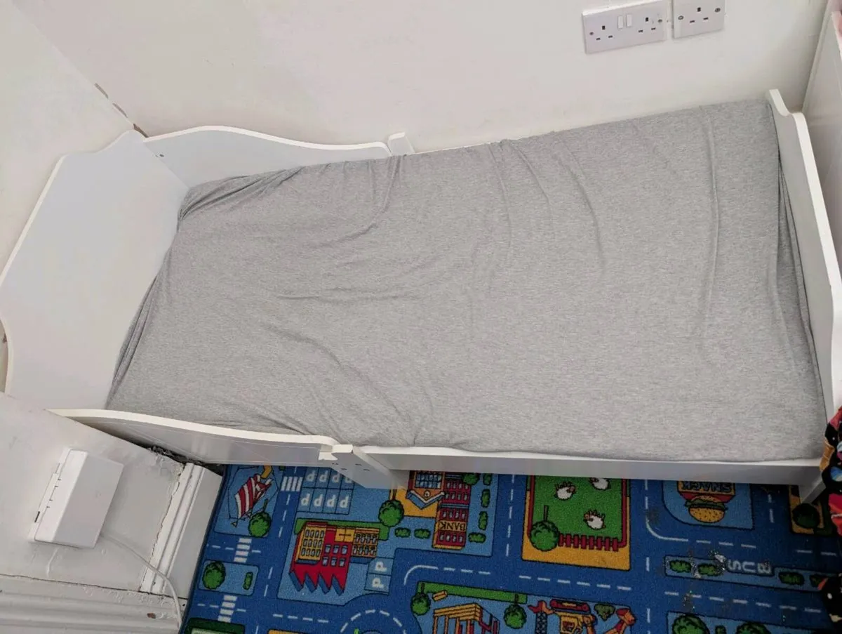 2 Toddler bed - Image 2