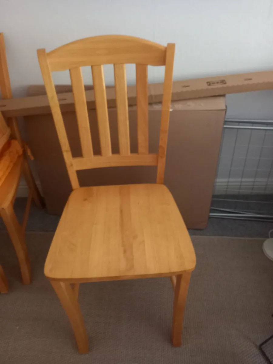 Kitchen table and 4 chairs - Image 3
