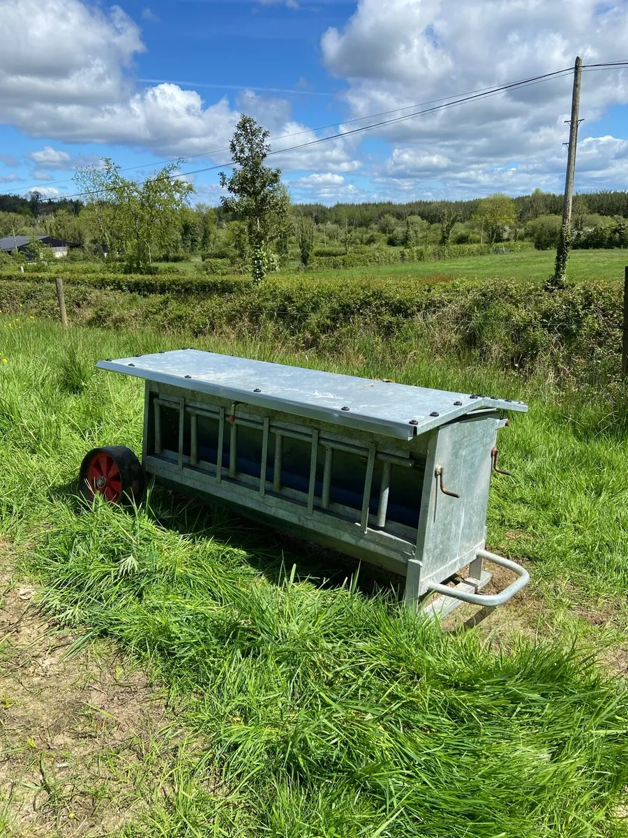 Lamb creep feeder - Image 1