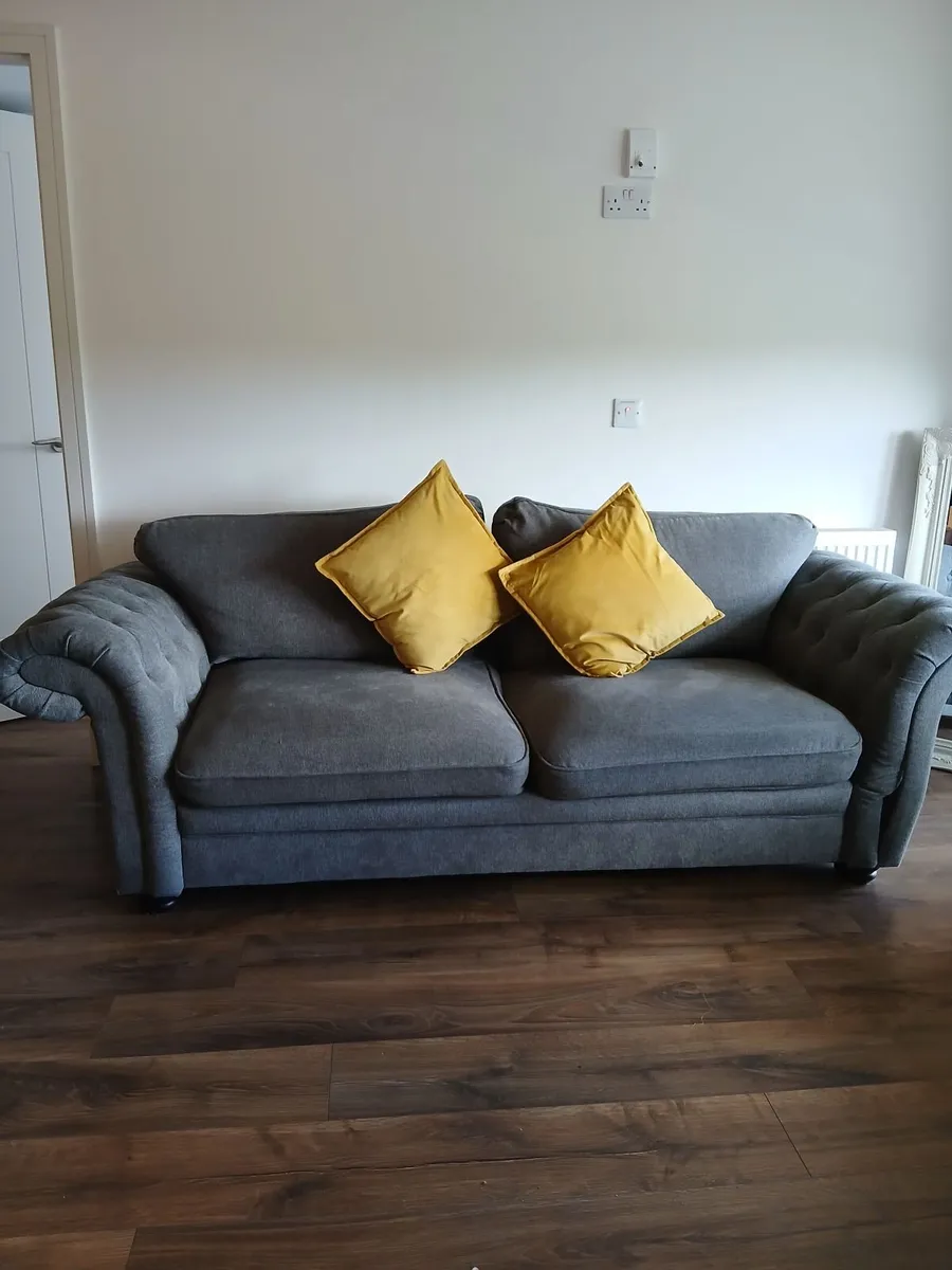 3 seater couch (Newbridge) - Image 2