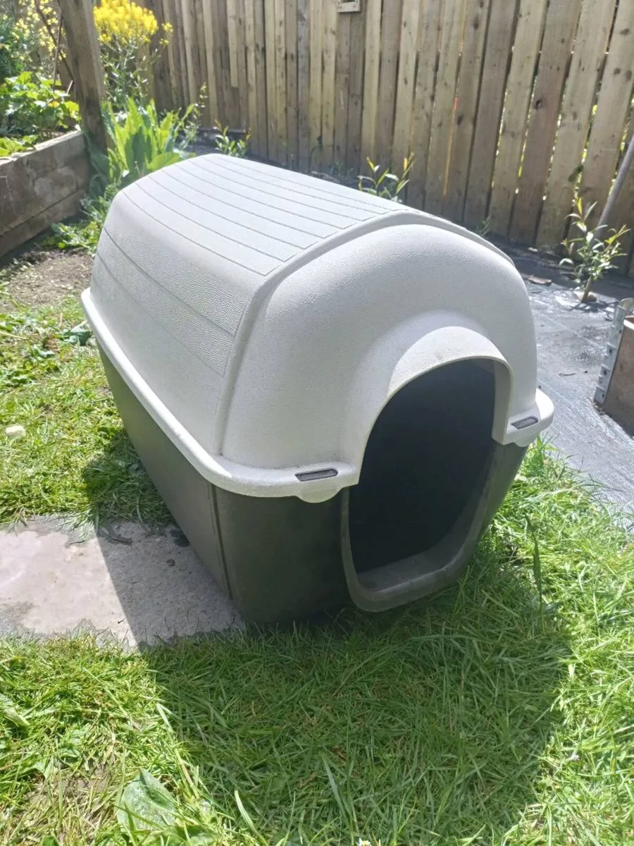Outdoor dog box - Image 1