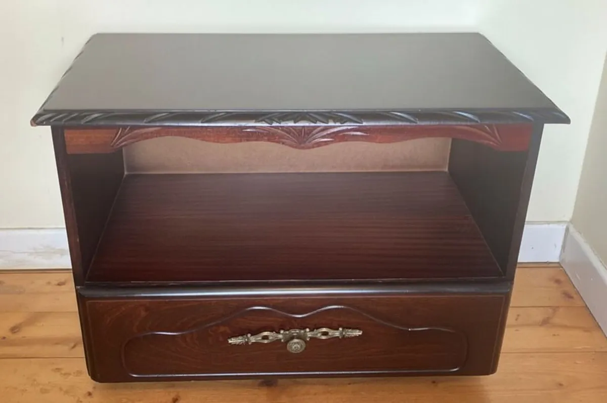 Rossmore Mahogany Cabinet – Stylish Storage Unit - Image 4