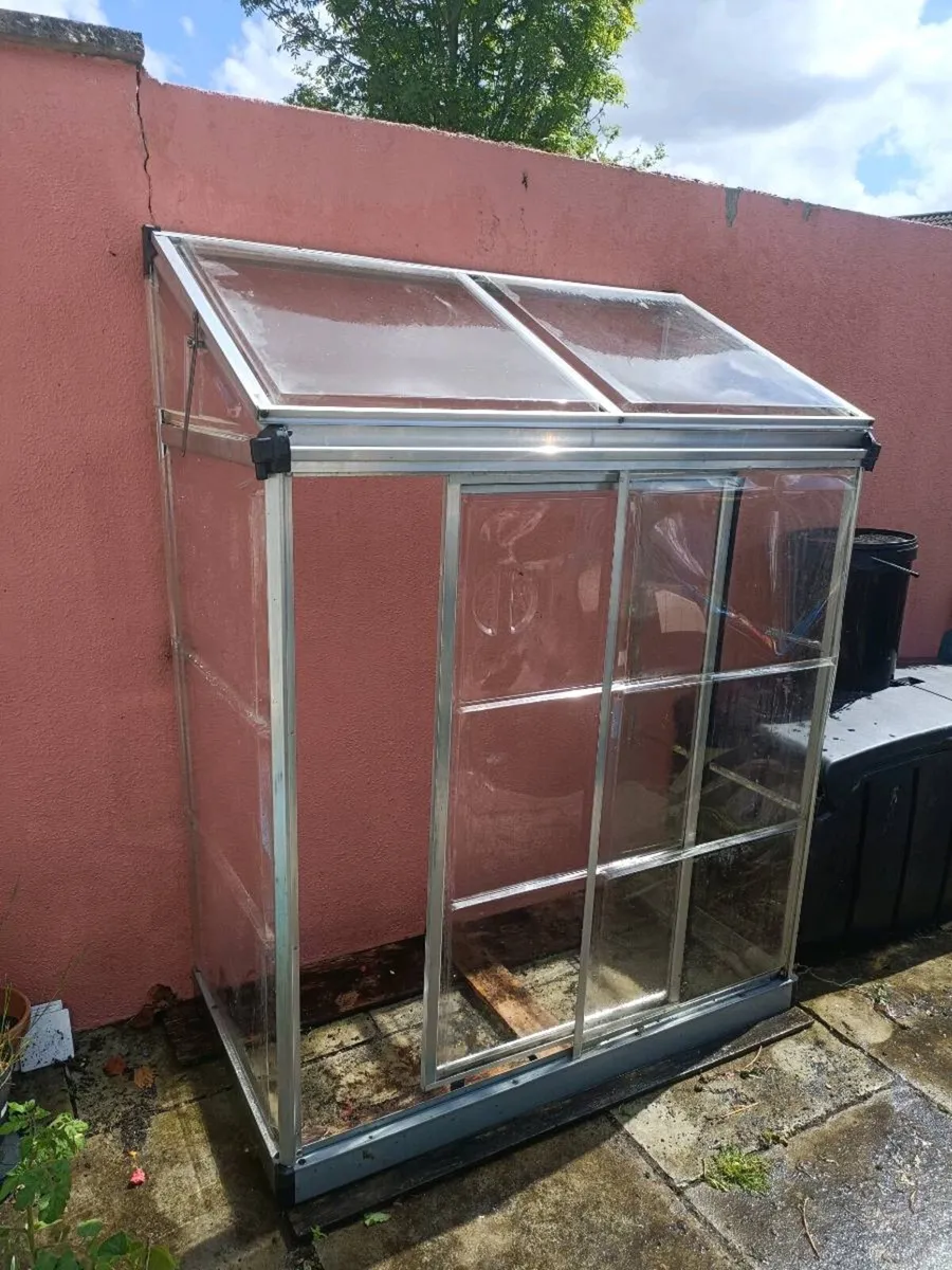 Small green house - Image 2