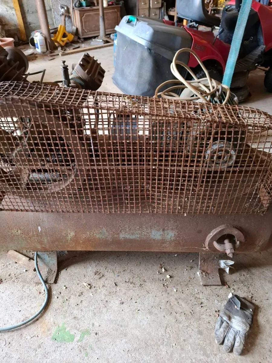 Air compressor - Image 1