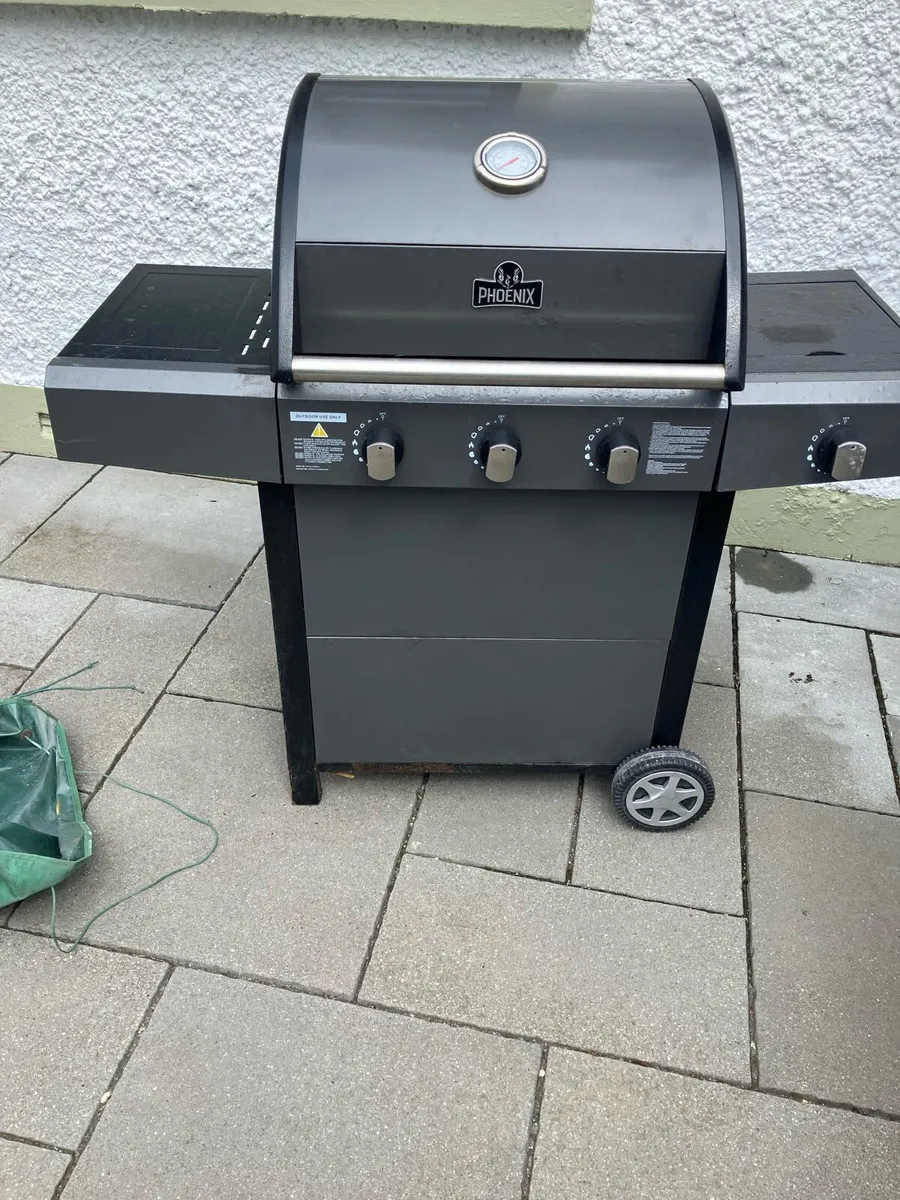 Phoenix Gas BBQ. Includes Gas Bottle. - Image 1
