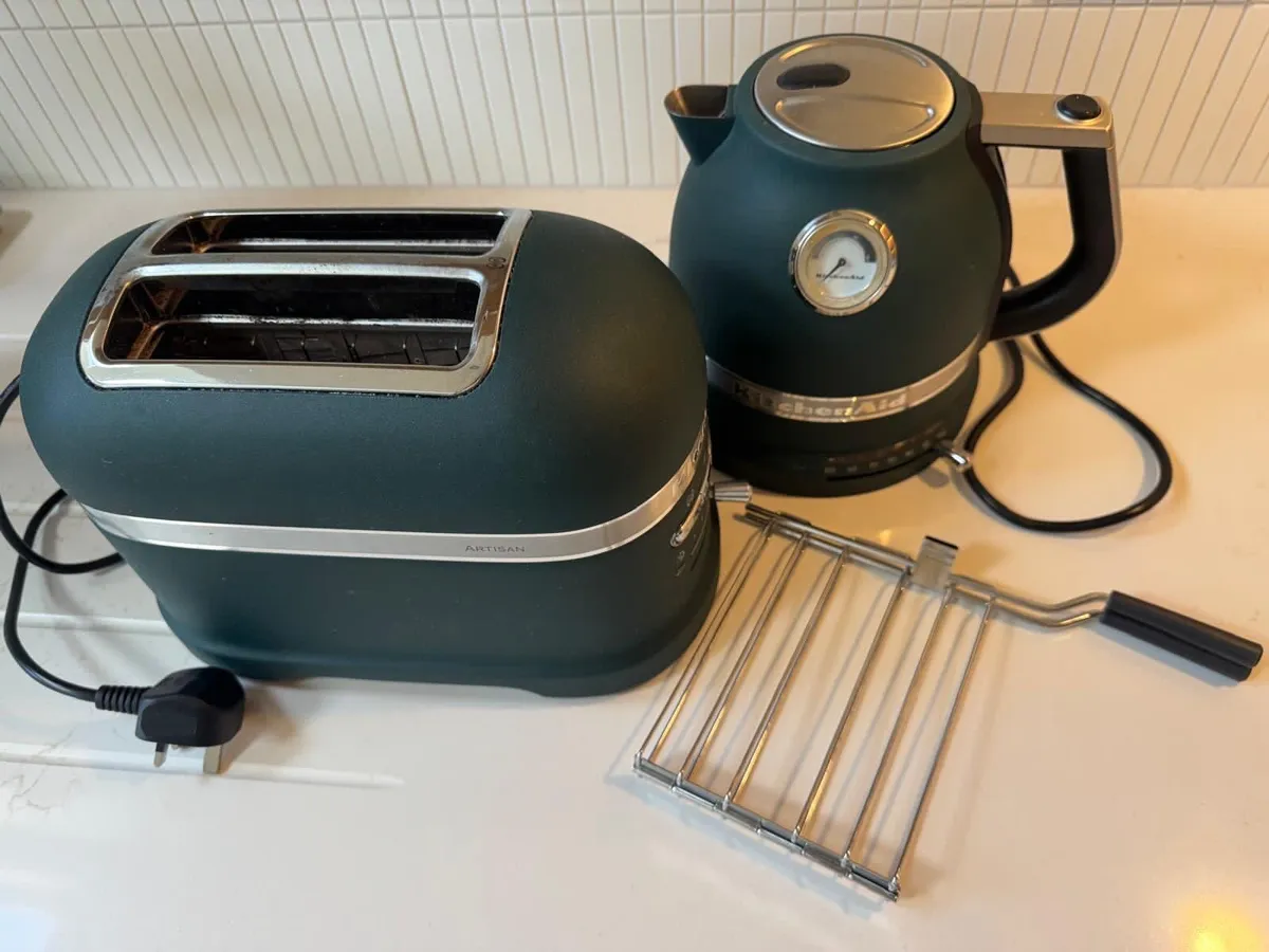 Kitchen Aid Kettle and Toaster - Image 4