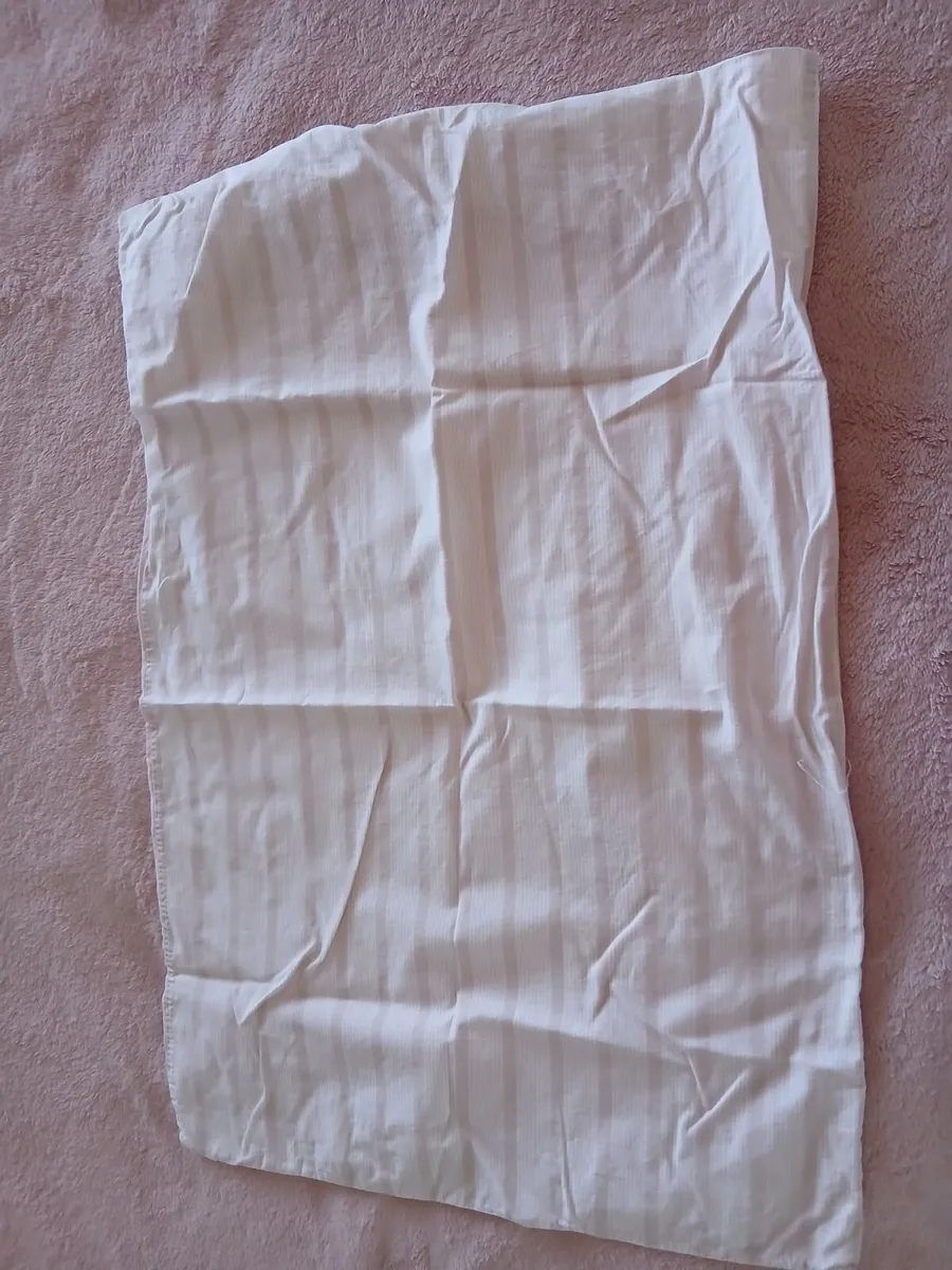 Double Duvet cover and 2 pillow cases - Image 1