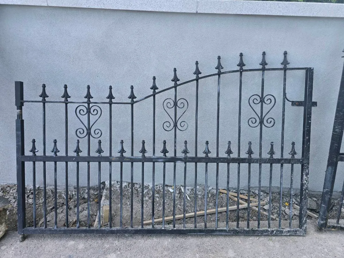 Gates - Image 1
