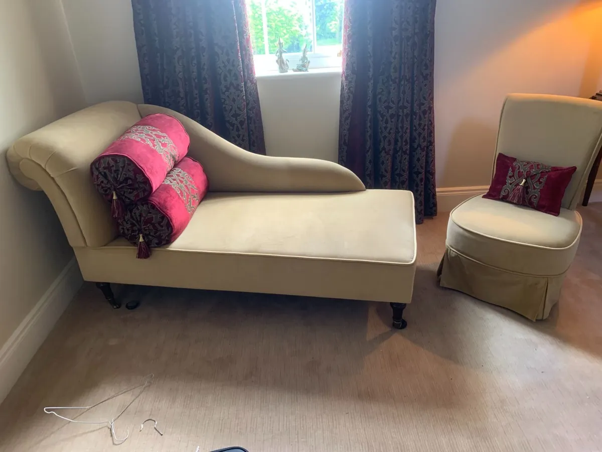 chaise longue & cushions