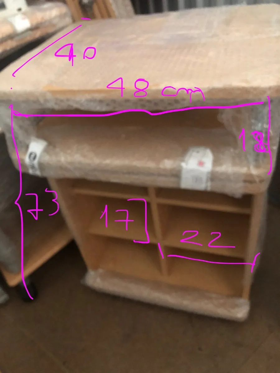 Rotating wood shelving/bookcase units with wheels - Image 4