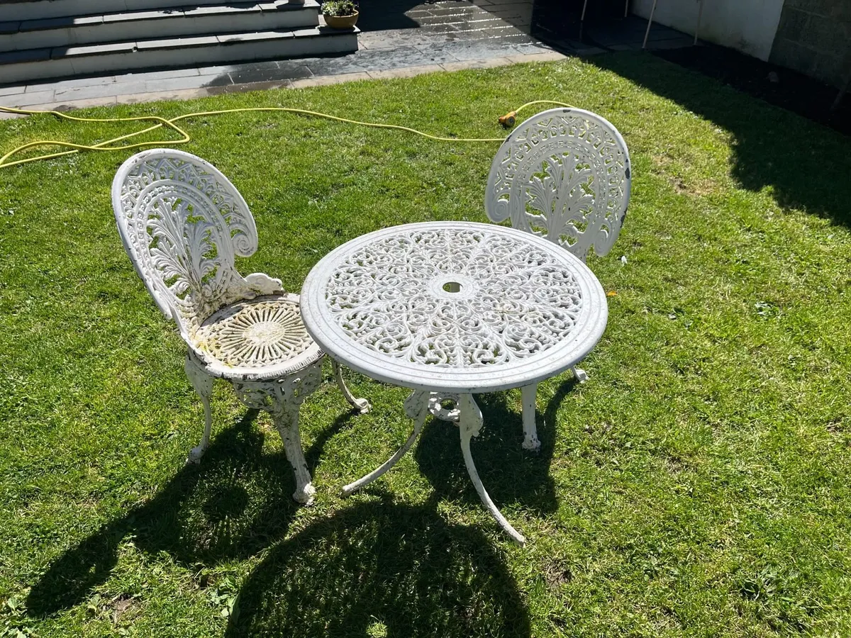 Garden table and chairs - Image 2