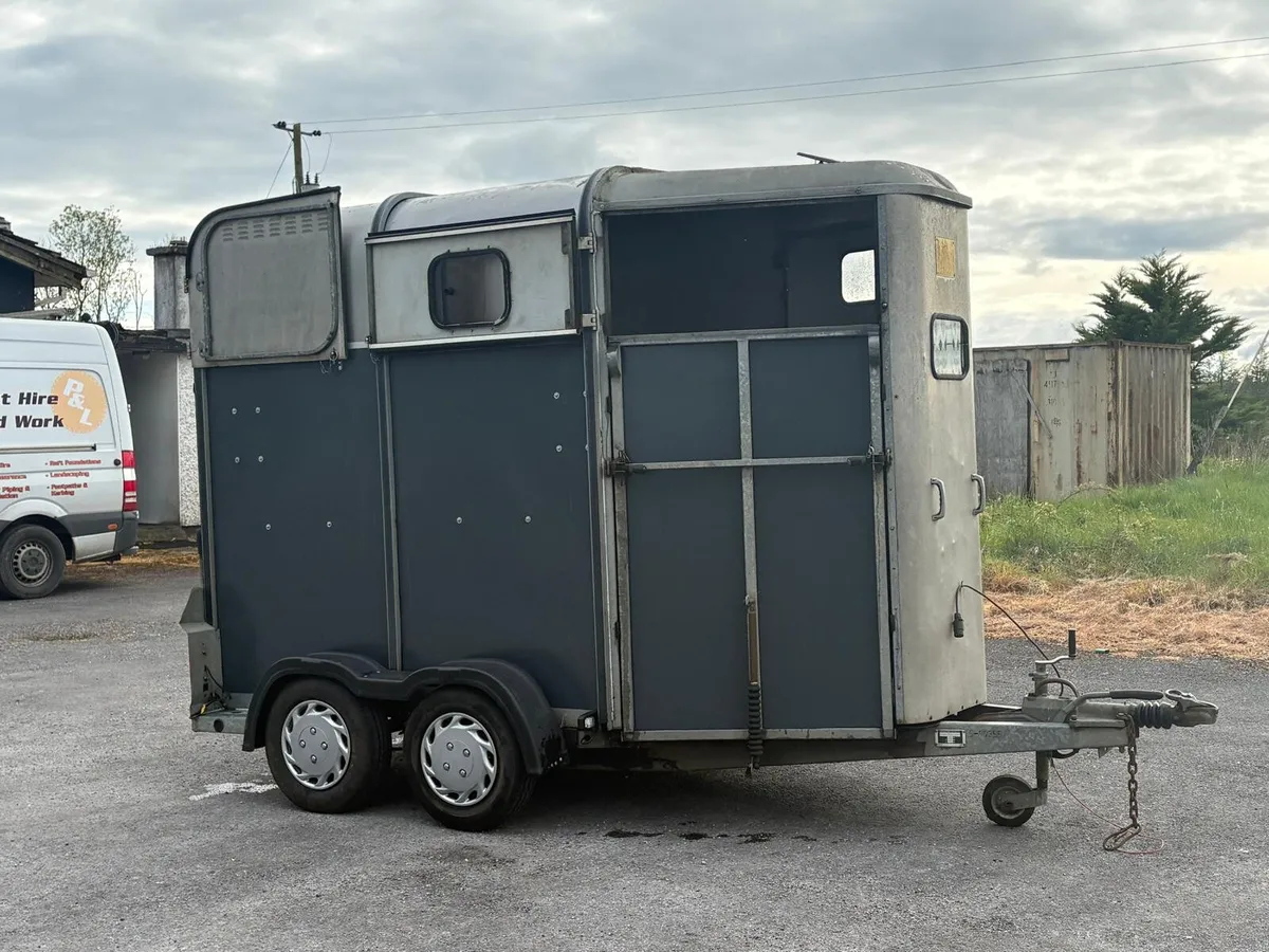 2005 505hb classic horse box perfect condition - Image 2
