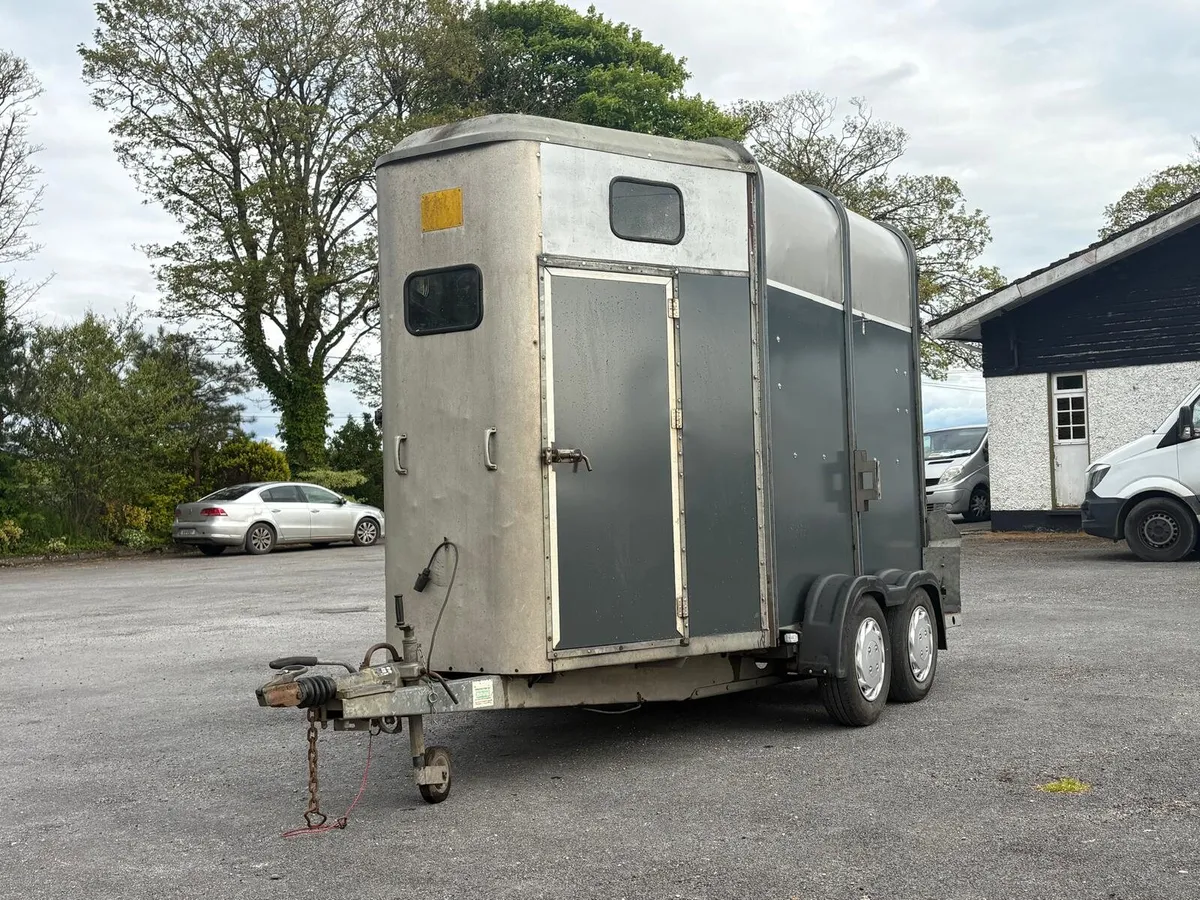 2005 505hb classic horse box perfect condition - Image 3
