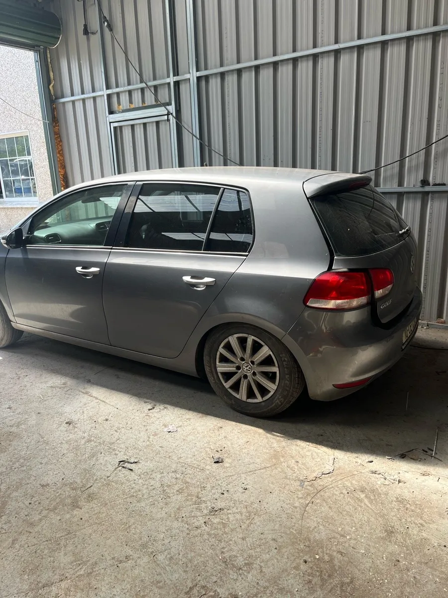 Vw golf 1.6TDI 2010 - Image 1