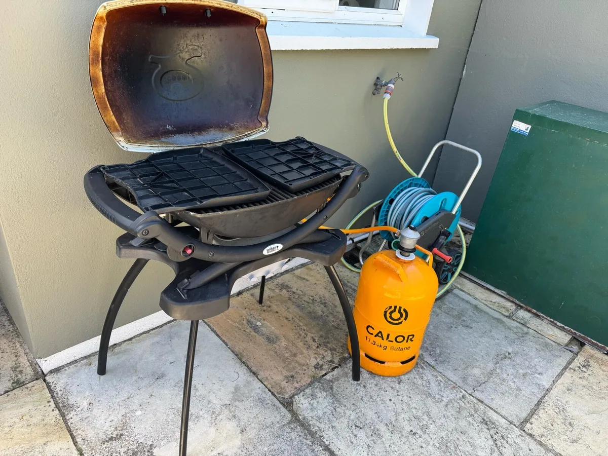 Weber Q2000 Gas Grill. + Griddle + Stand - Image 4