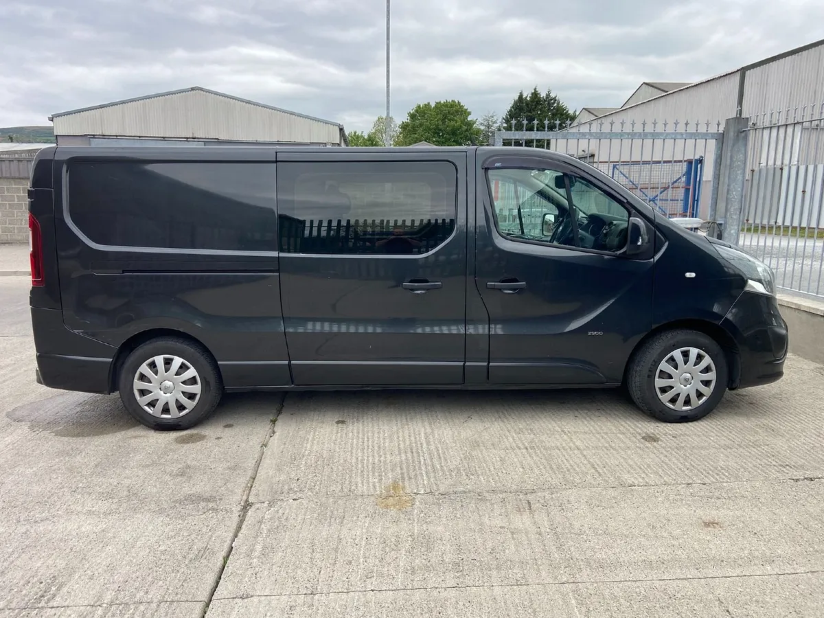 Opel Vivaro Crew Cab 2017 - Image 2