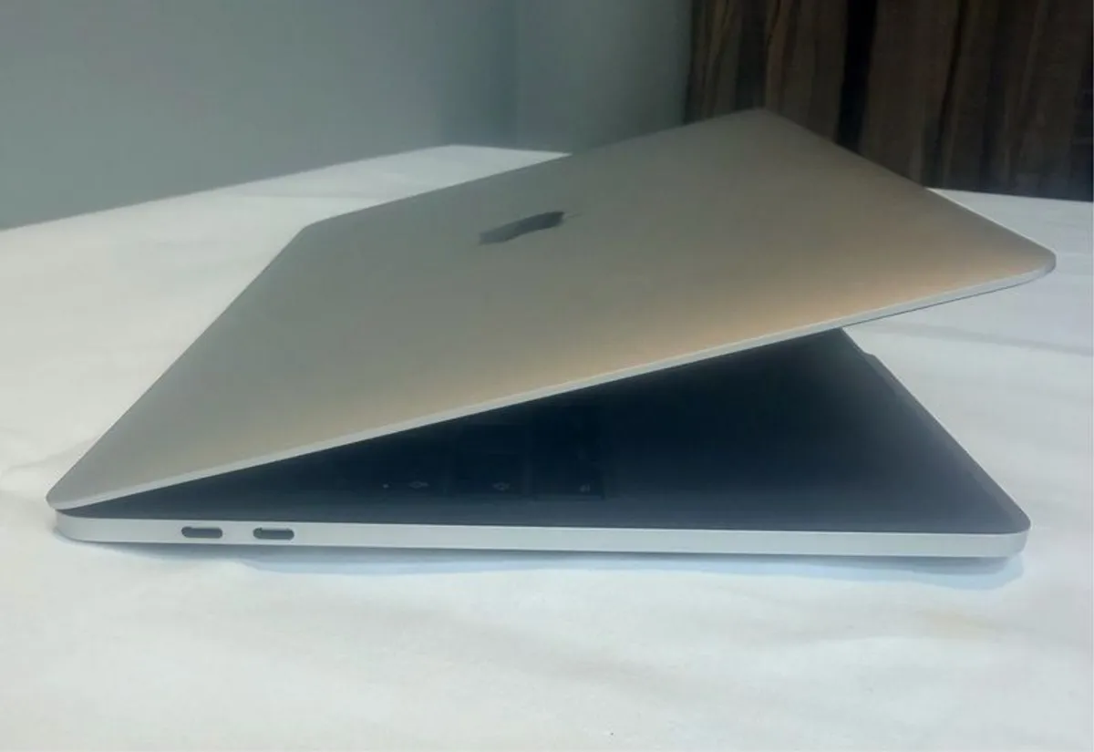 macbook pro 13 touch bar - Image 4