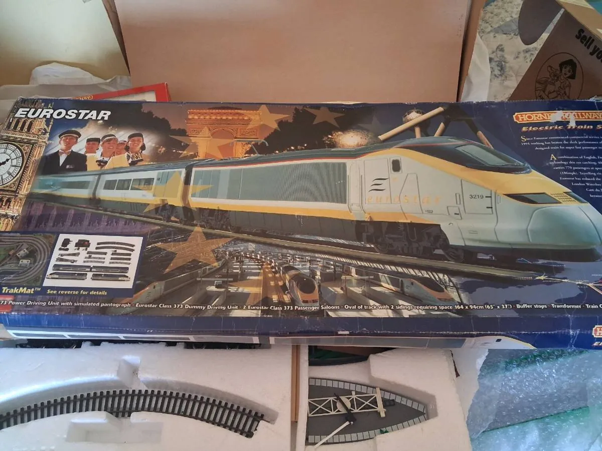 LARGE COLLECTION OF MODEL TRAINS - Image 4