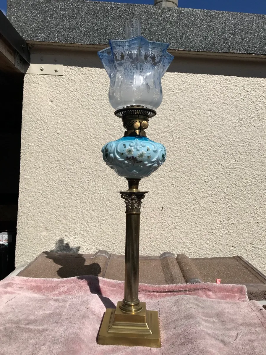 Antique oil lamp - Image 1