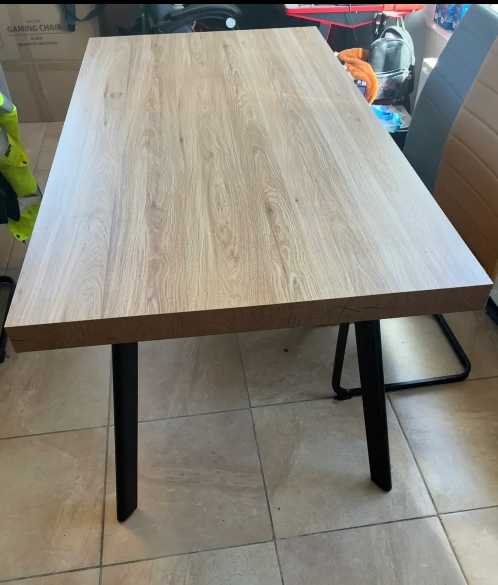 Table and 6 chairs - Image 1