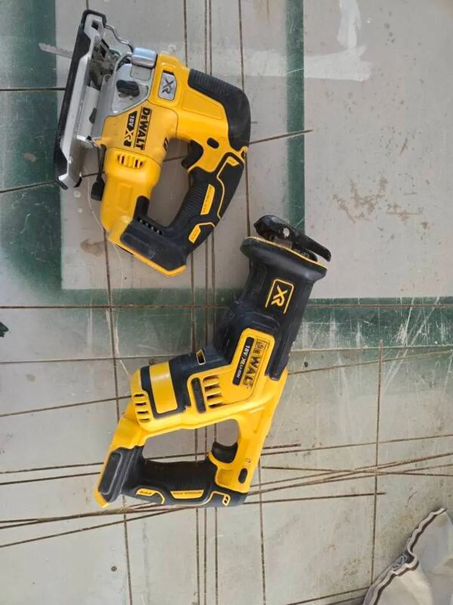 sabre saw and jisaw dewalt