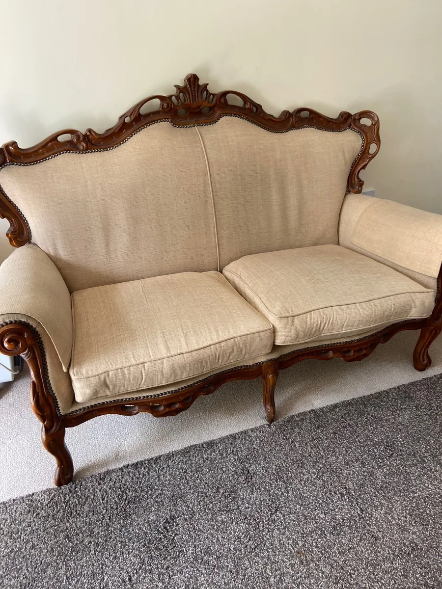 Two seater couch and 2 single matching chairs and - Image 2