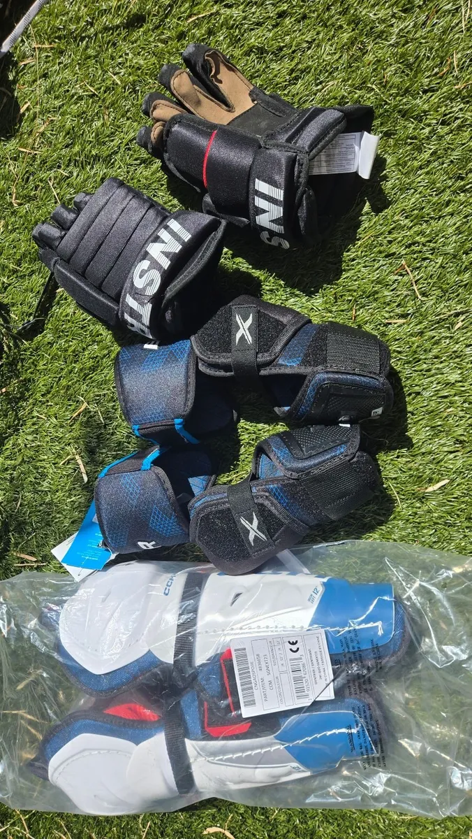 Roller hockey items - Image 2