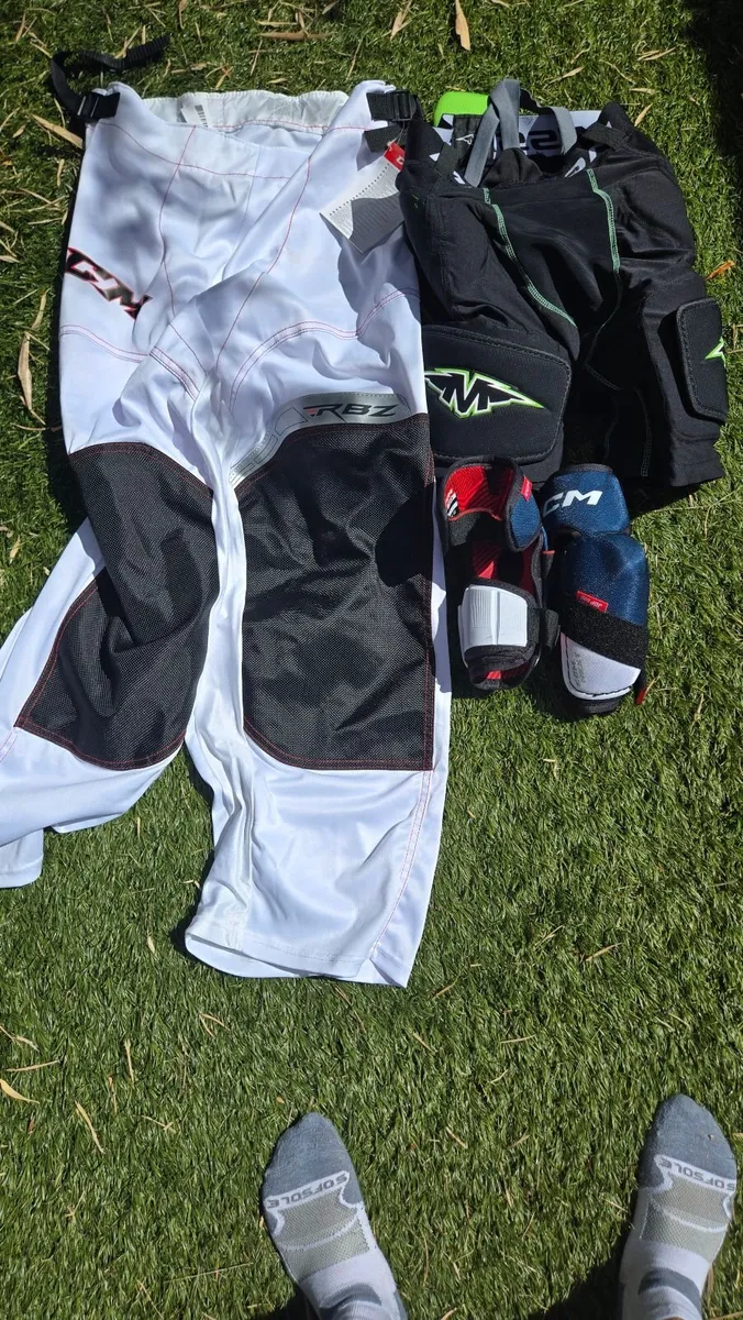 Roller hockey items - Image 4