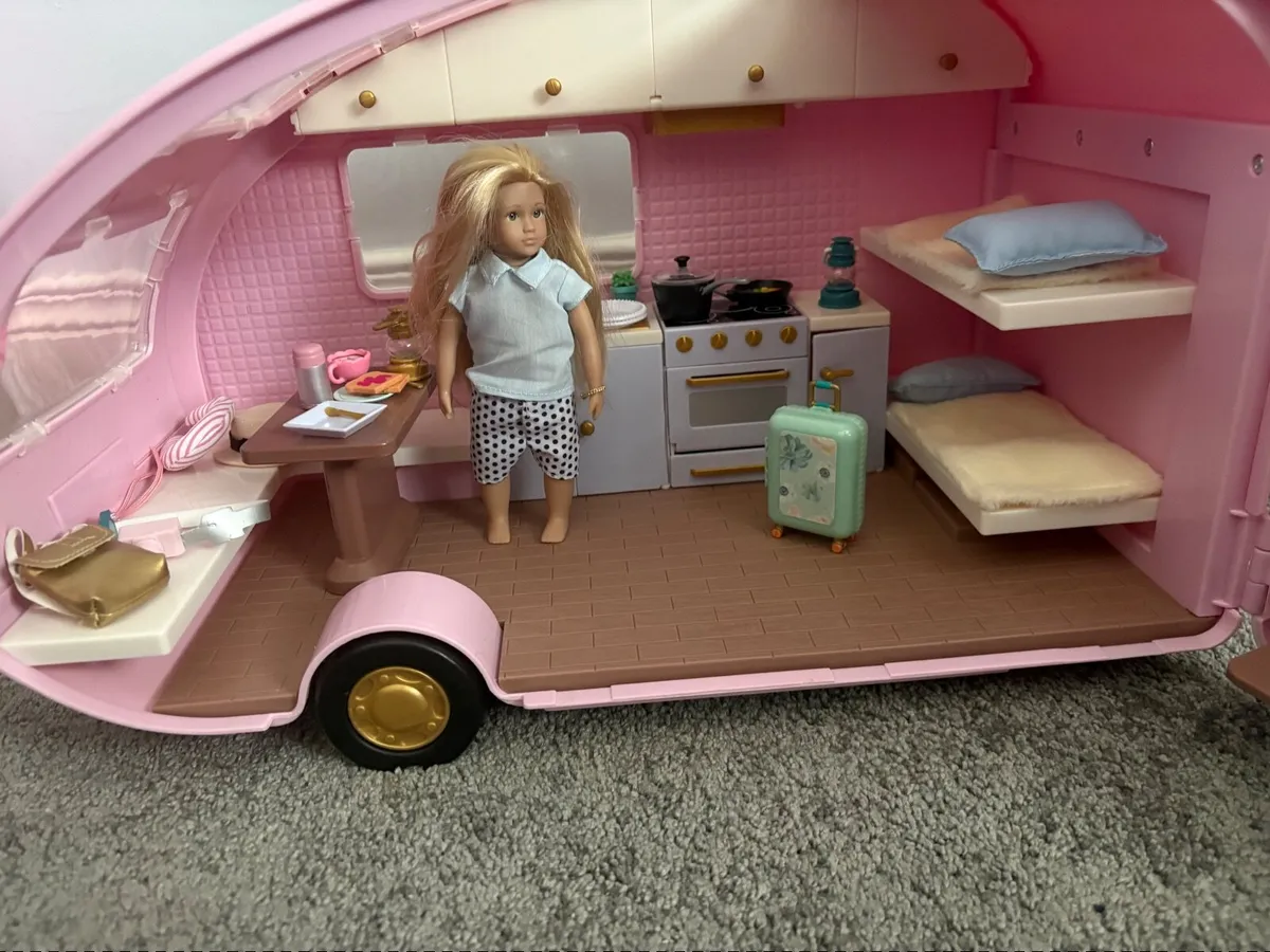 Lori caravan and car - Image 4