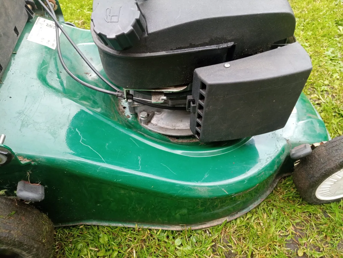 Petrol lawn mower - Image 2